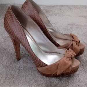 Tan Snakeskin Platform Peep Toe Pump Size 8